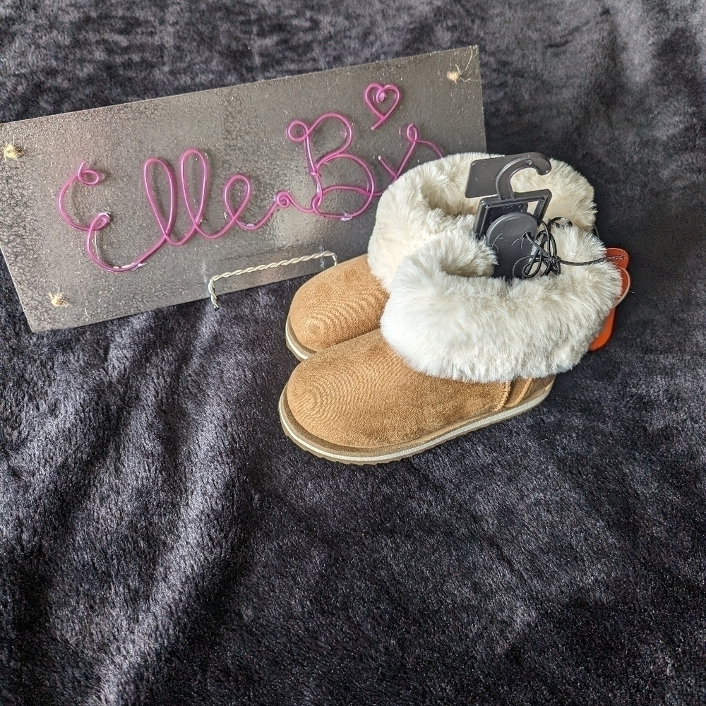 NWT Kids Beige/Tan Beige Easy On/Off Winter Boot 8